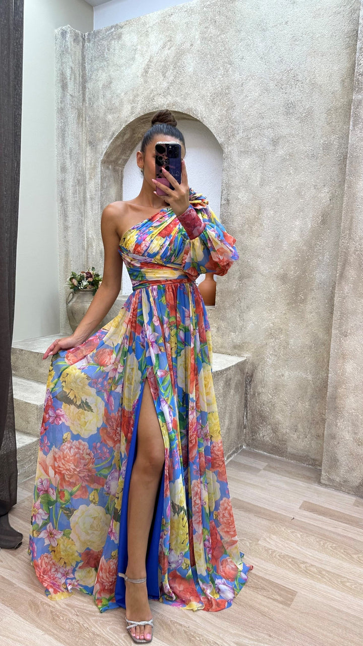 Mckenzie | Stunning Flowing Gown