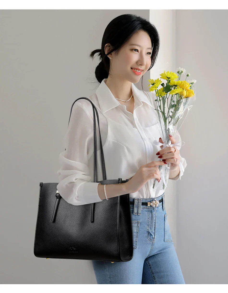 LIVA | SPACIOUS LEATHER-LOOK BAG
