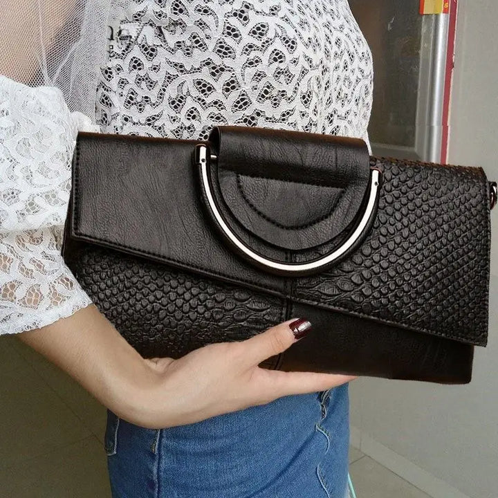 CELINE | STRUCTURED BLACK HANDBAG